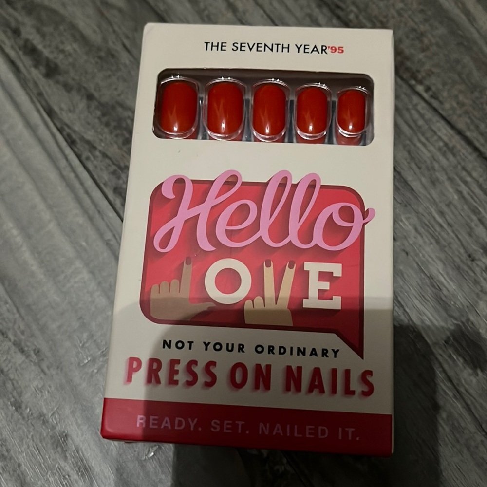Hello love press on nails